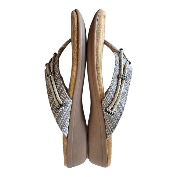 MINNETONKA Women 10 M Silverthorne Thong Sandals Fabric Upper Silver Accents - Picture 8 of 9